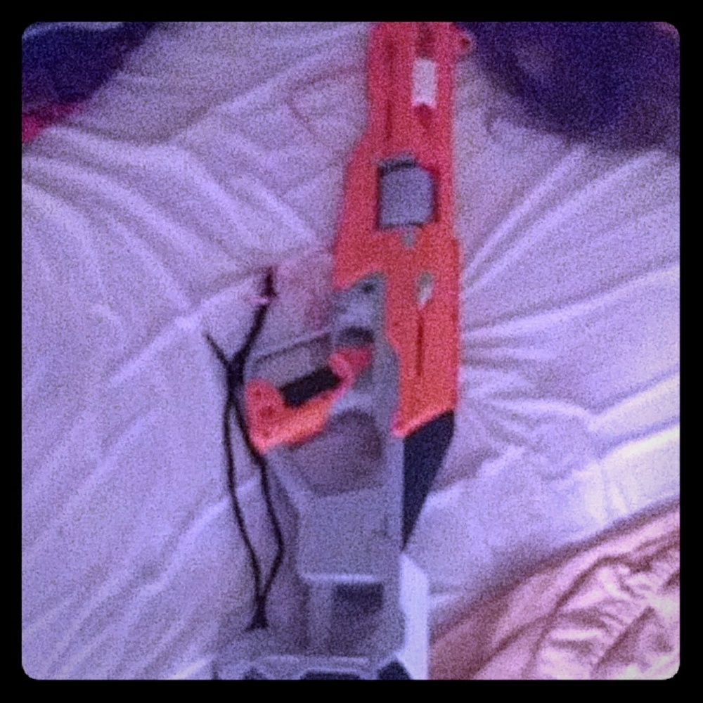 Nerf sniper holds 5 bolets at 1